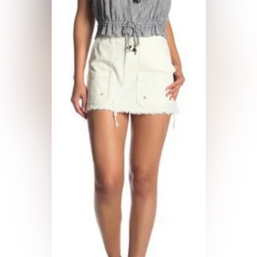 Free People White Cargo Distressed Mini Skirt With Pockets Raw Hem Size 27